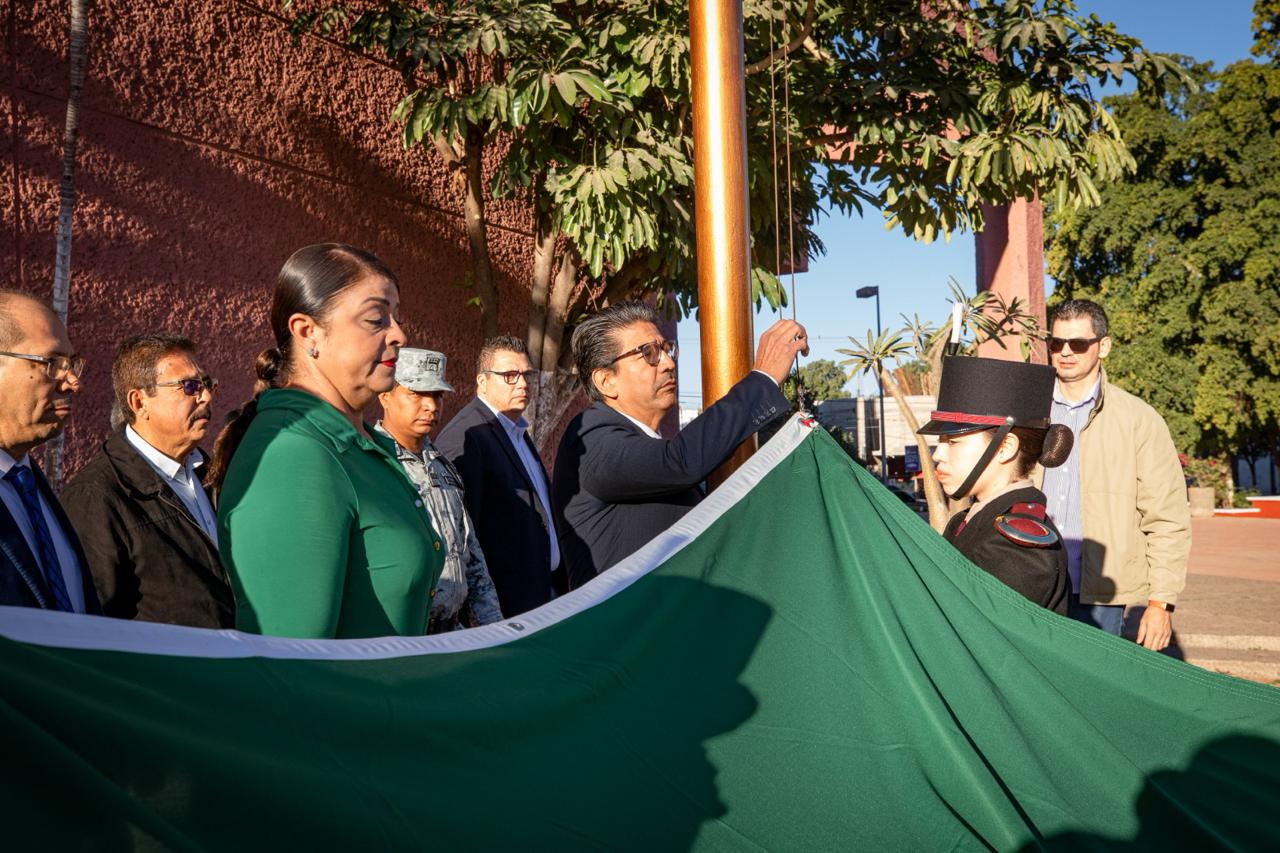 “Debemos retomar la ruta del constitucionalismo transformador”: Roberto Meza Cruz