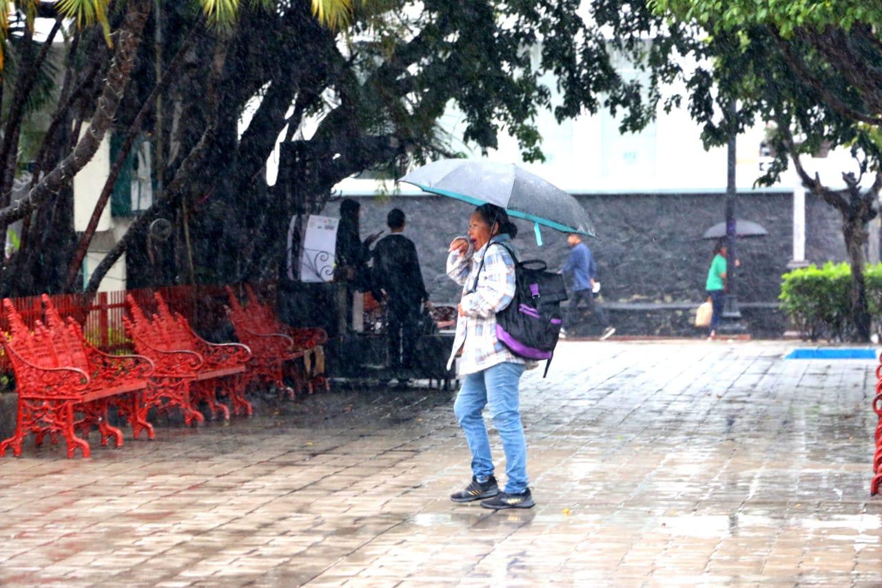 ¡Alisten el chocolate caliente y pan! Han caído 20 milímetros en Mazatlán y seguirá lloviendo
