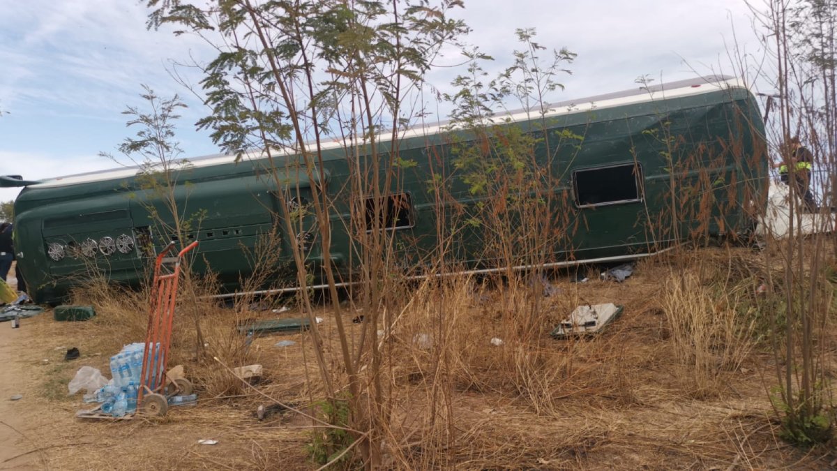 Son 26 heridos en ‘camionazo’ en los límites de Sinaloa y Sonora; el tráiler le pegó por alcance al camión