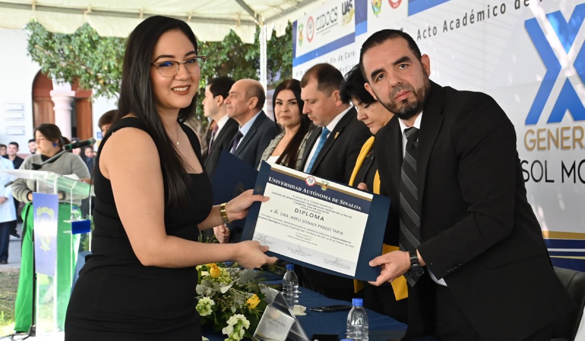 Culminan sus estudios 45 especialistas médicos de la UAS