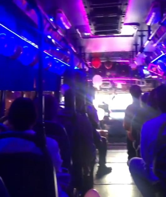 ¡El amor está en el autobús! Captan camión Buenos Aires ‘lleno de amor’ este San Valentín