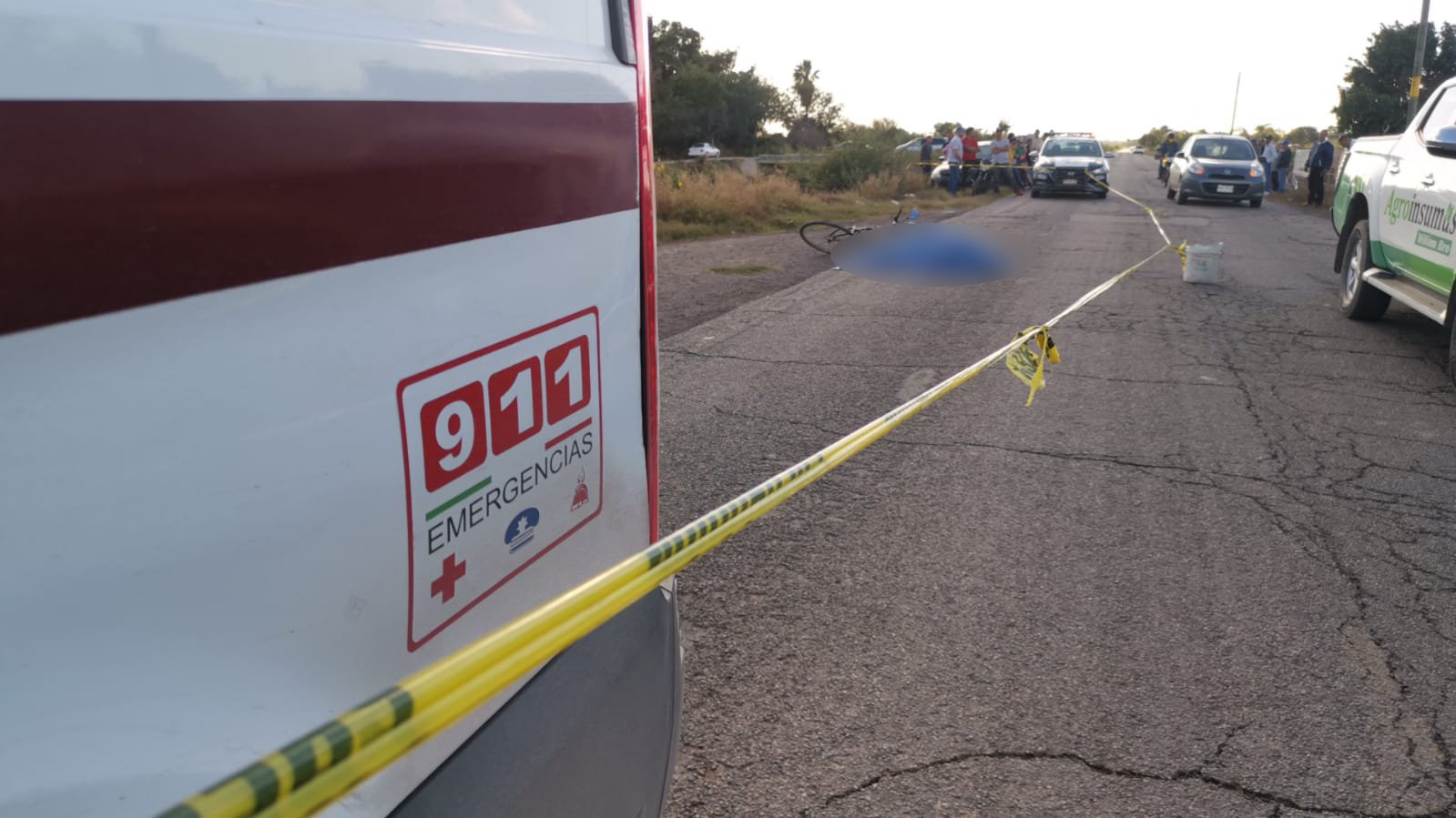 Adulto mayor cae de su bicicleta y queda sin vida en la rúa estatal en San Miguel-El Guayabo, Ahome