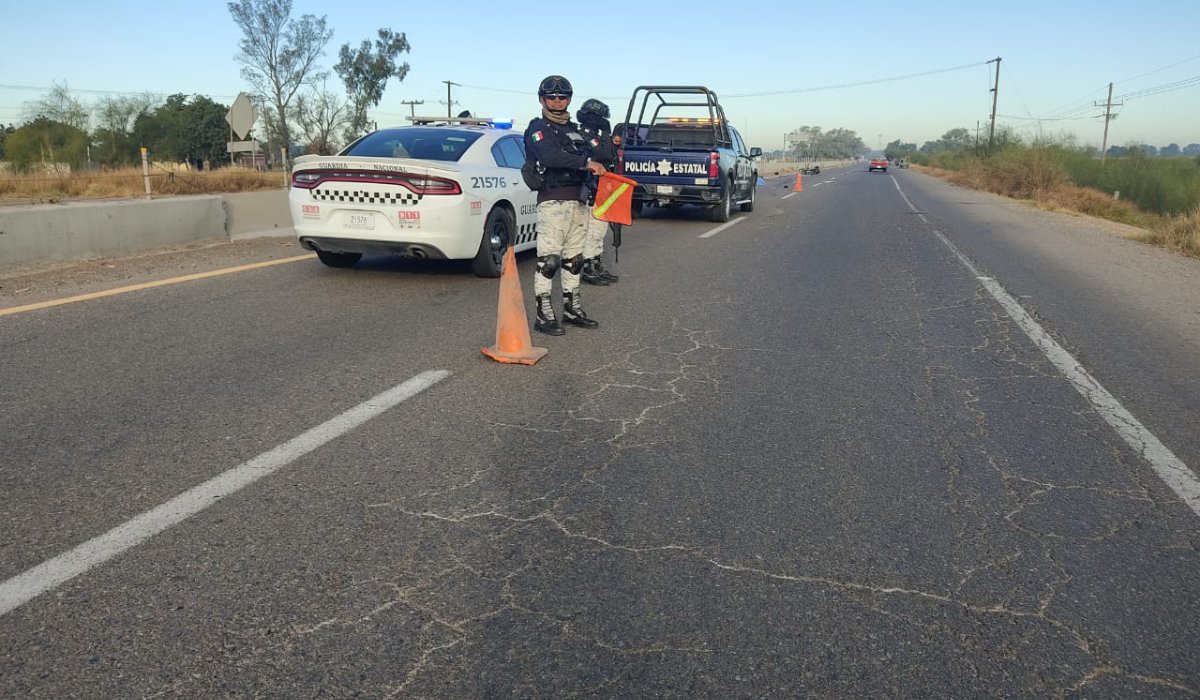 Hallan cuerpo con huellas de violencia a un costado de la carretera Mazatlán–Culiacán este domingo 11 de enero