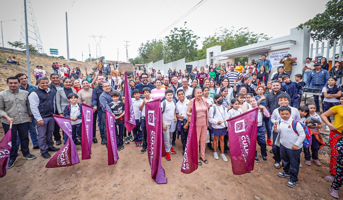 Una pavimentación más, Gámez Mendívil da banderazo de inicio de obra frente al plantel Diana Laura Riojas