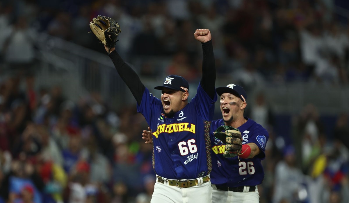 Ángel Padrón lanza histórico sin hit y sin carrera para cerrar primera fase de la Serie del Caribe Miami 2024