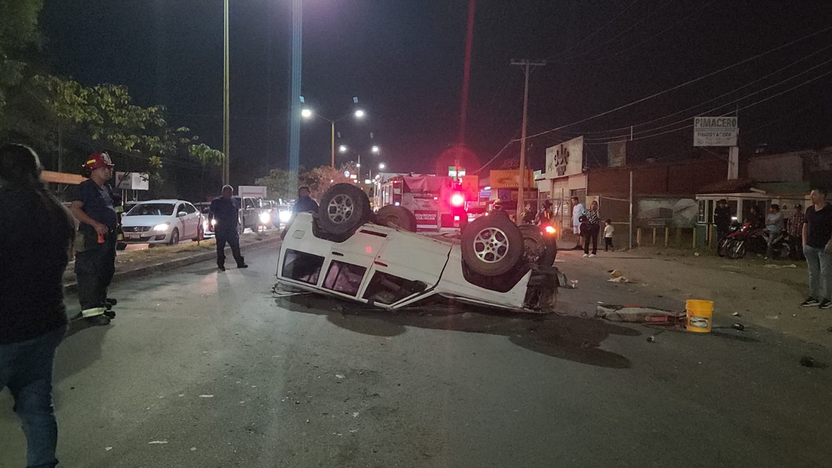Aparatoso choque deja un lesionado sobre la carretera a Sanalona, en Culiacán
