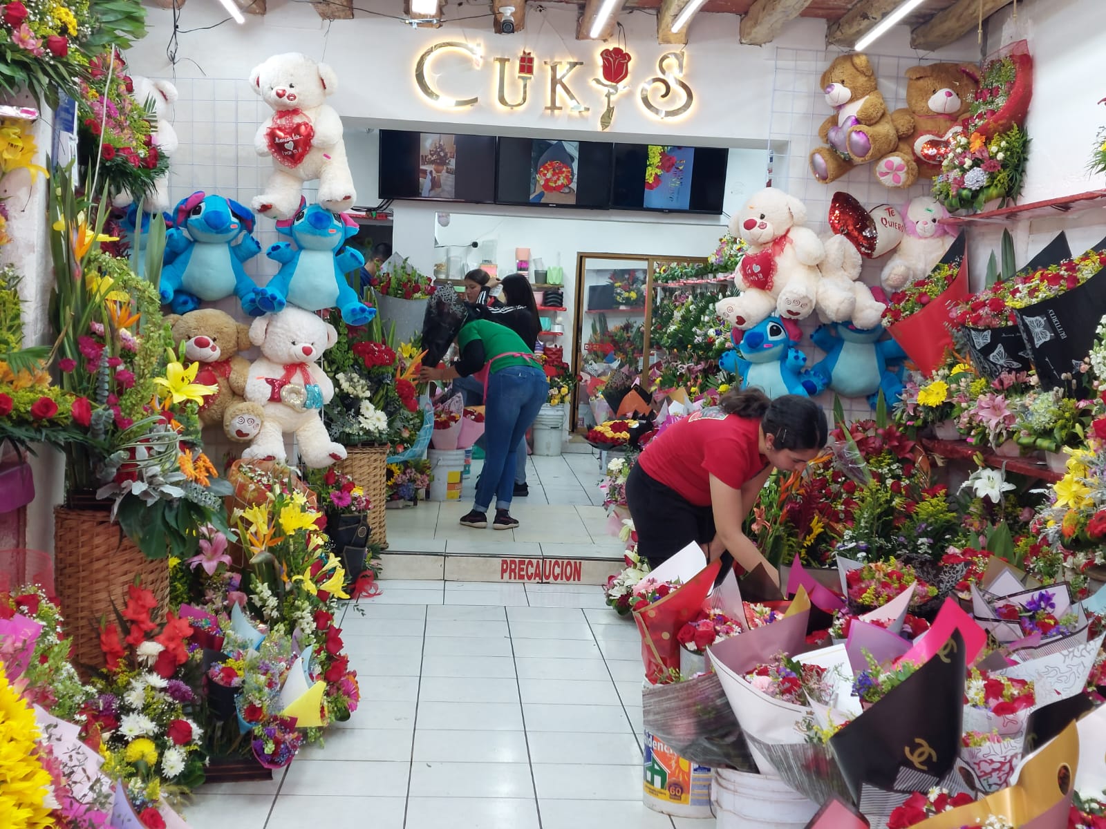 Hay de todo, para todos y para todo tipo de bolsillos, así que no hay pretextos; aún hay tiempo para regalar flores
