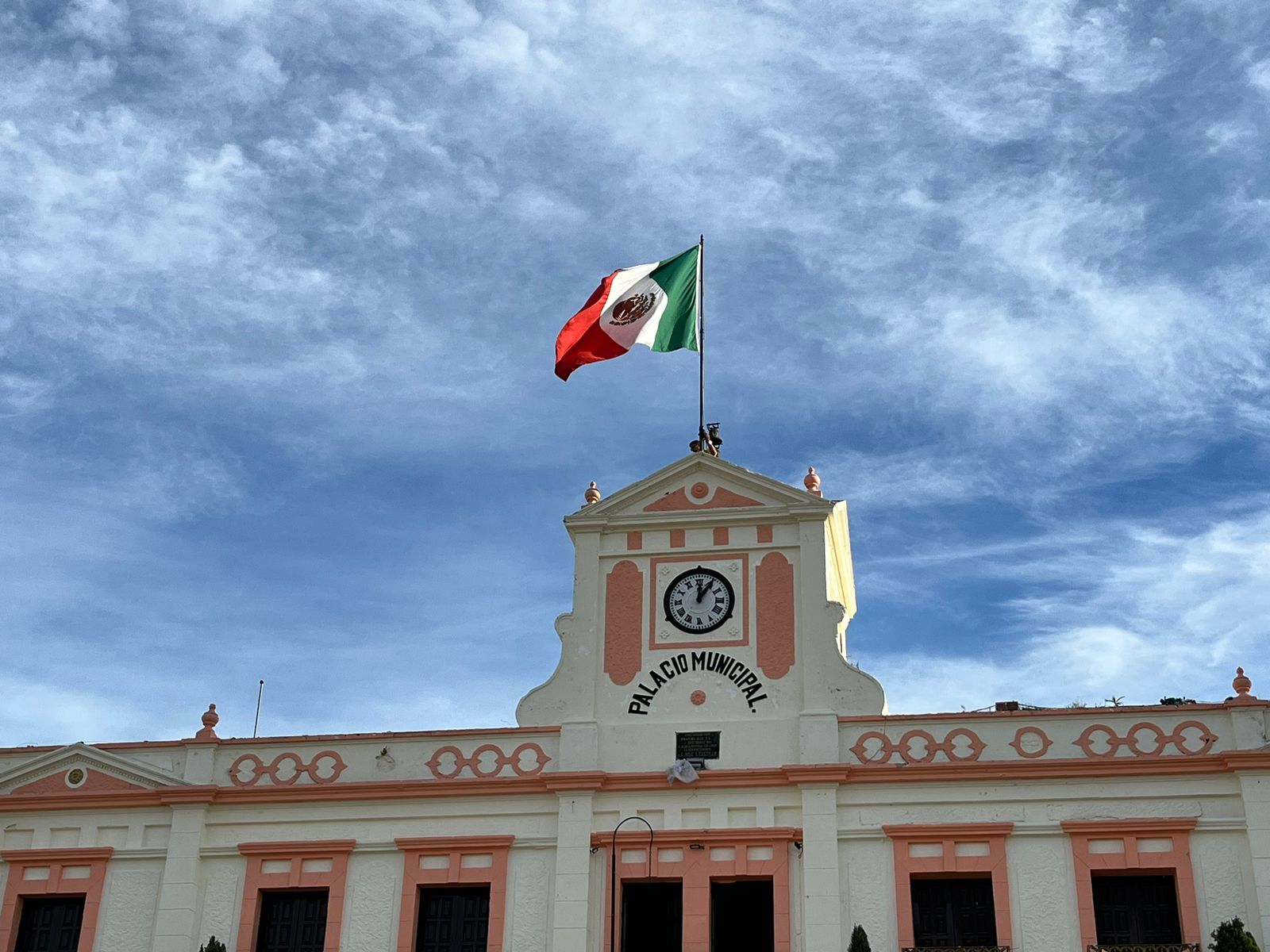 En Rosario, también ondeaba la bandera de México a toda asta