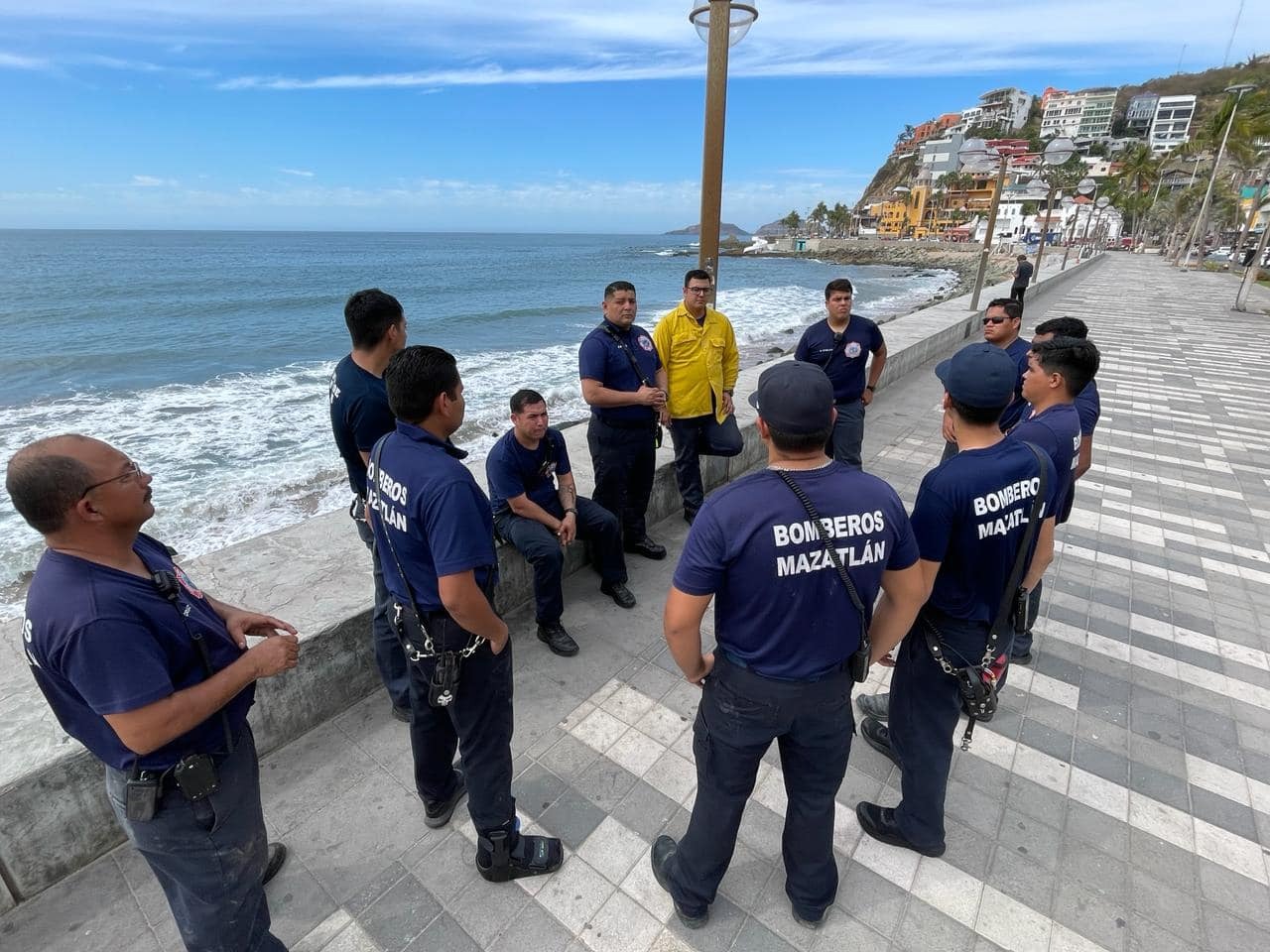 Dejan sus hogares por días; extienden jornadas cuerpos de emergencia por Carnaval en Mazatlán