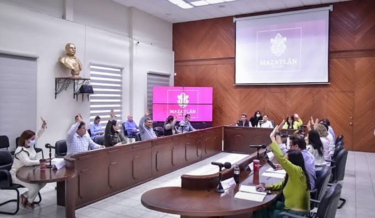 Se van dos funcionarios y dos regidores más del Ayuntamiento de Mazatlán