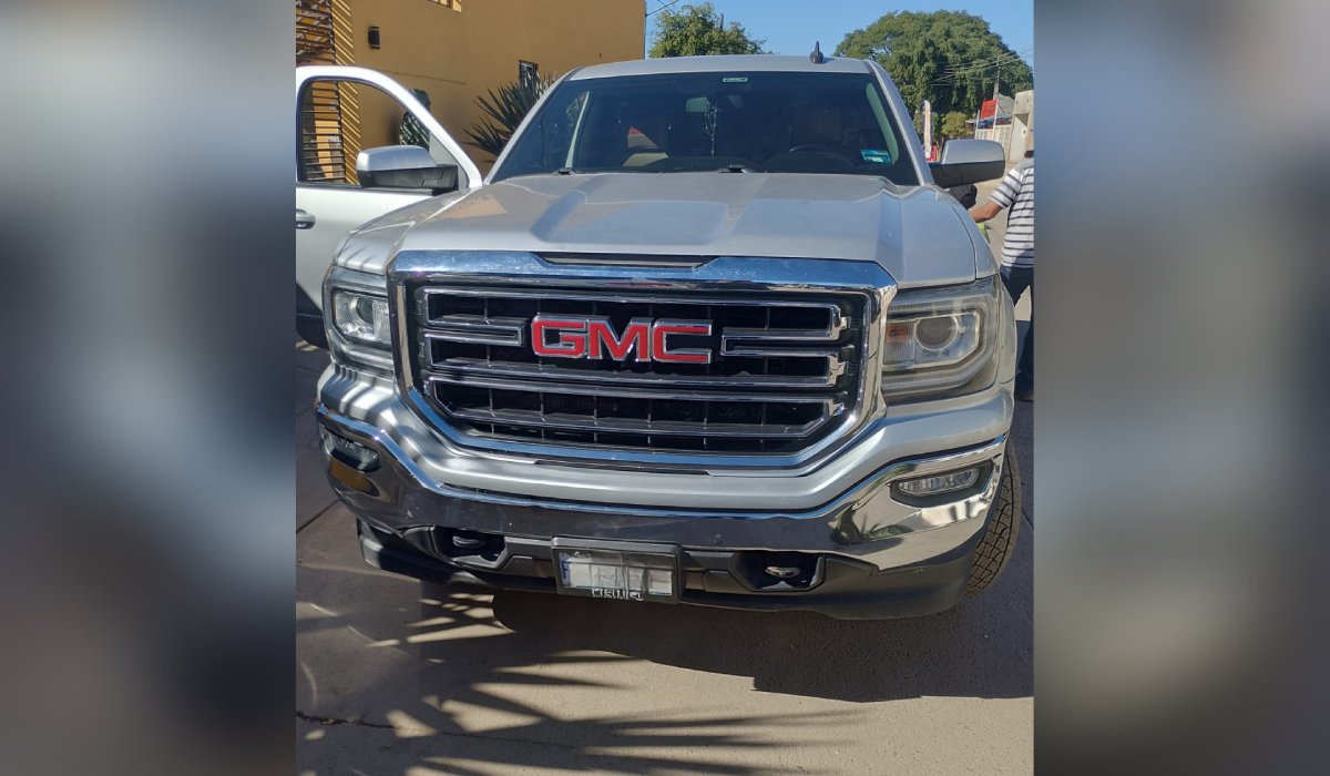 Aseguran la Sedena y PEP camioneta GMC en Culiacán; traía placas sobrepuestas