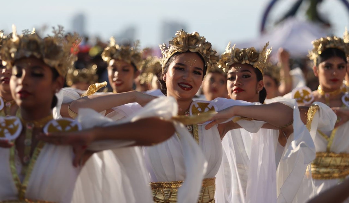 Reinas, reyes y un experto en reinados, te llevarán el primer magno desfile del Carnaval de Mazatlán 2024 hasta tú hogar