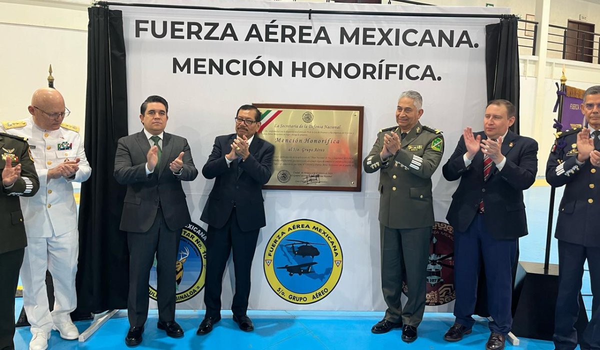Autoridades militares y funcionarios conmemoran el 109 aniversario de la Fuerza Aérea Mexicana