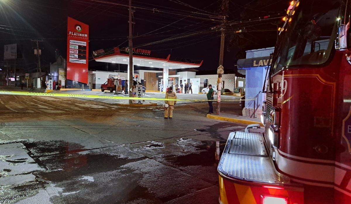 ¡Precaución! Por derrame de diésel cierran calles de Los Pinos, en Culiacán