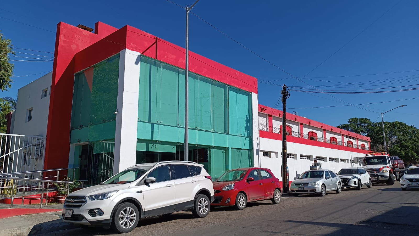 Rescatan del mar a bañista en Mazatlán, pero llega al hospital sin signos vitales