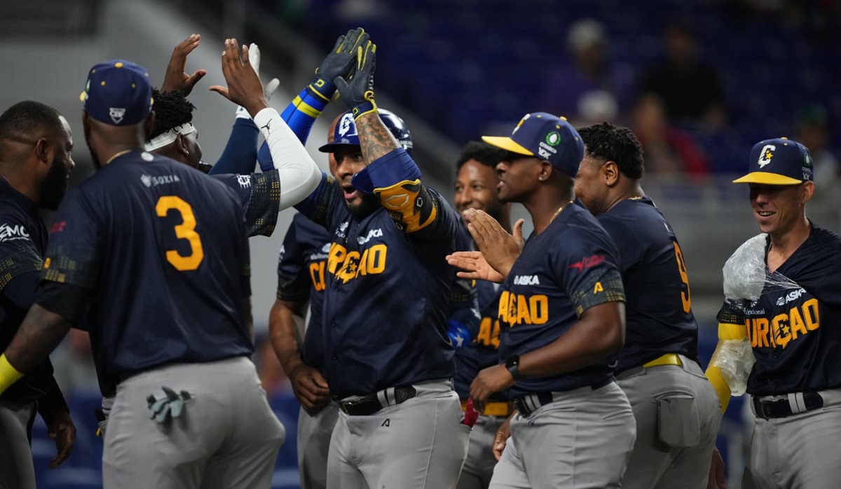 A punta de cuadrangulares Curazao vence a México en su debut en la Serie del Caribe Miami 2024