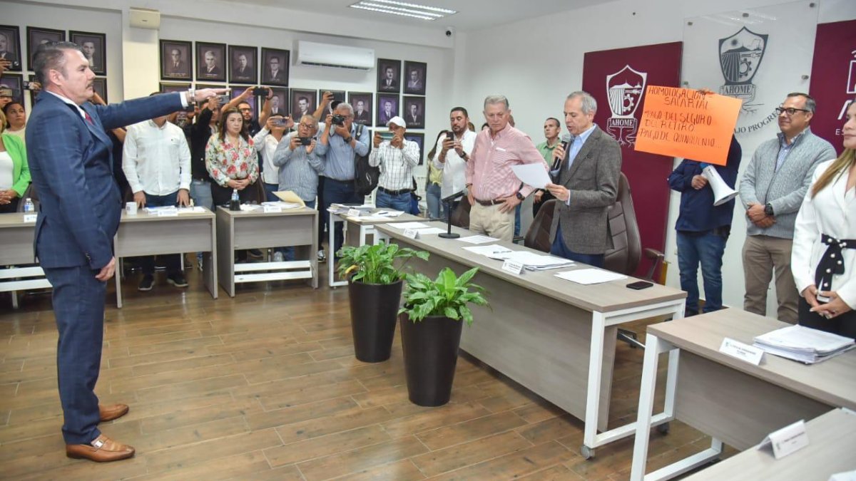 Asume Secretaría del Ayuntamiento de Ahome Dalving Iturrios; buscan también a un director jurídico
