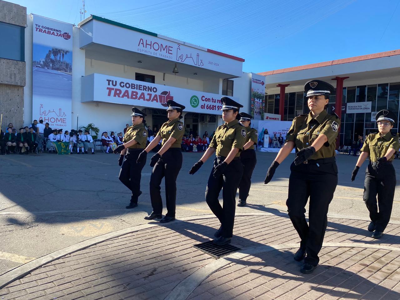 Convocan a los mochitenses a disfrutar el desfile del Día de la Bandera