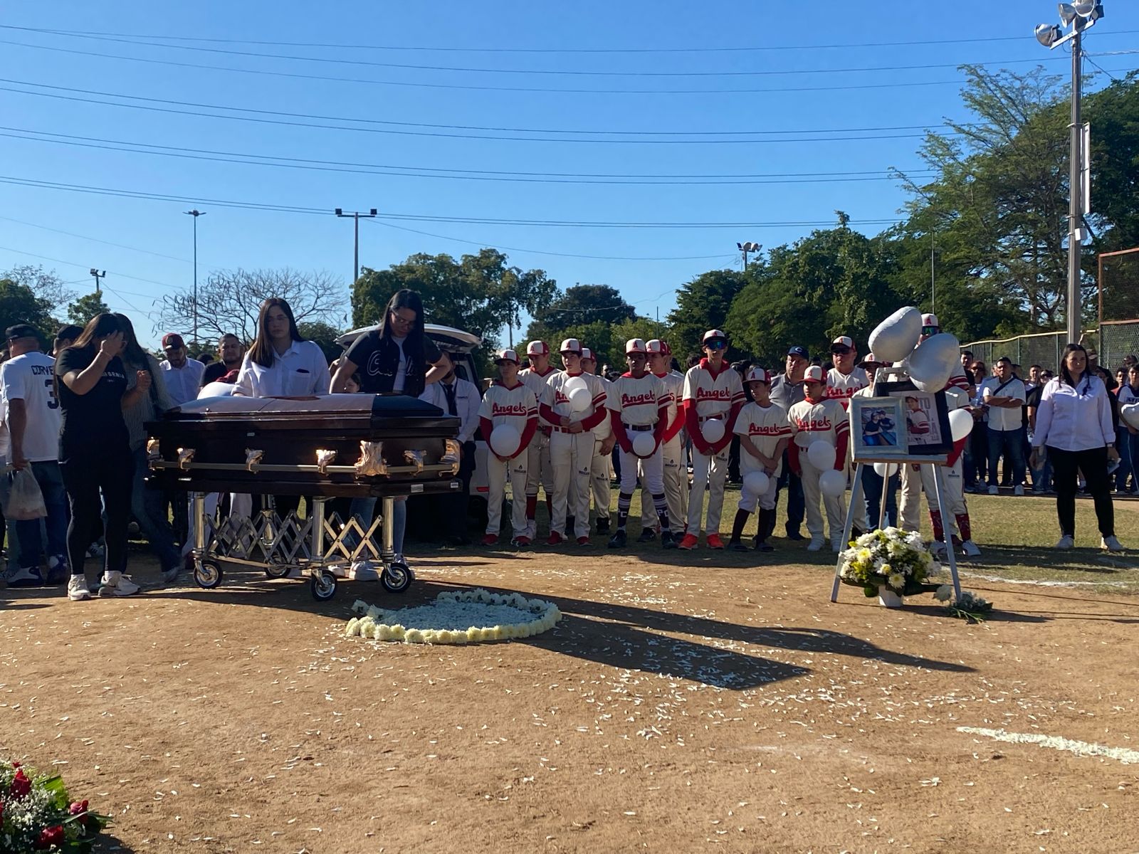 Dan el último adiós al béisbolista Bryan “El Chinito” Corvera en la Liga Colhuacan