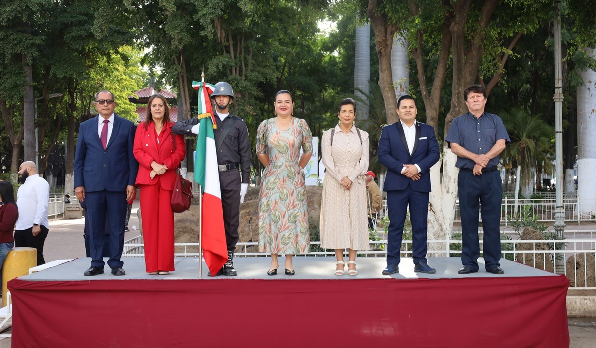 Margoth Urrea encabeza actividades por el 84 Aniversario de la Bandera de México 
