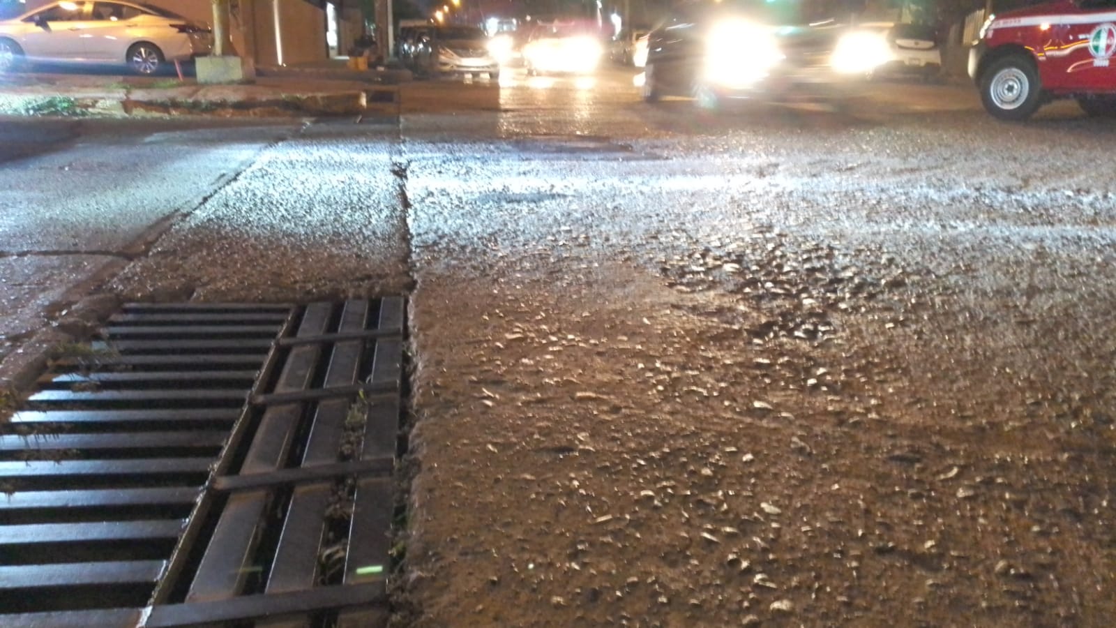 En Mazatlán, sube la marea e inunda el dren pluvial de la Cruz Lizárraga con Lola Beltrán: Jumapam