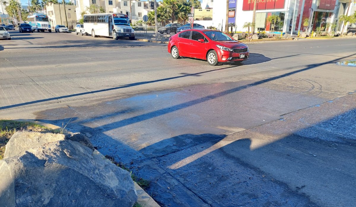 ‘Tan bonito Los Mochis y tan apestoso que está’, vecinos y turistas se quejan por fétidos olores de drenaje