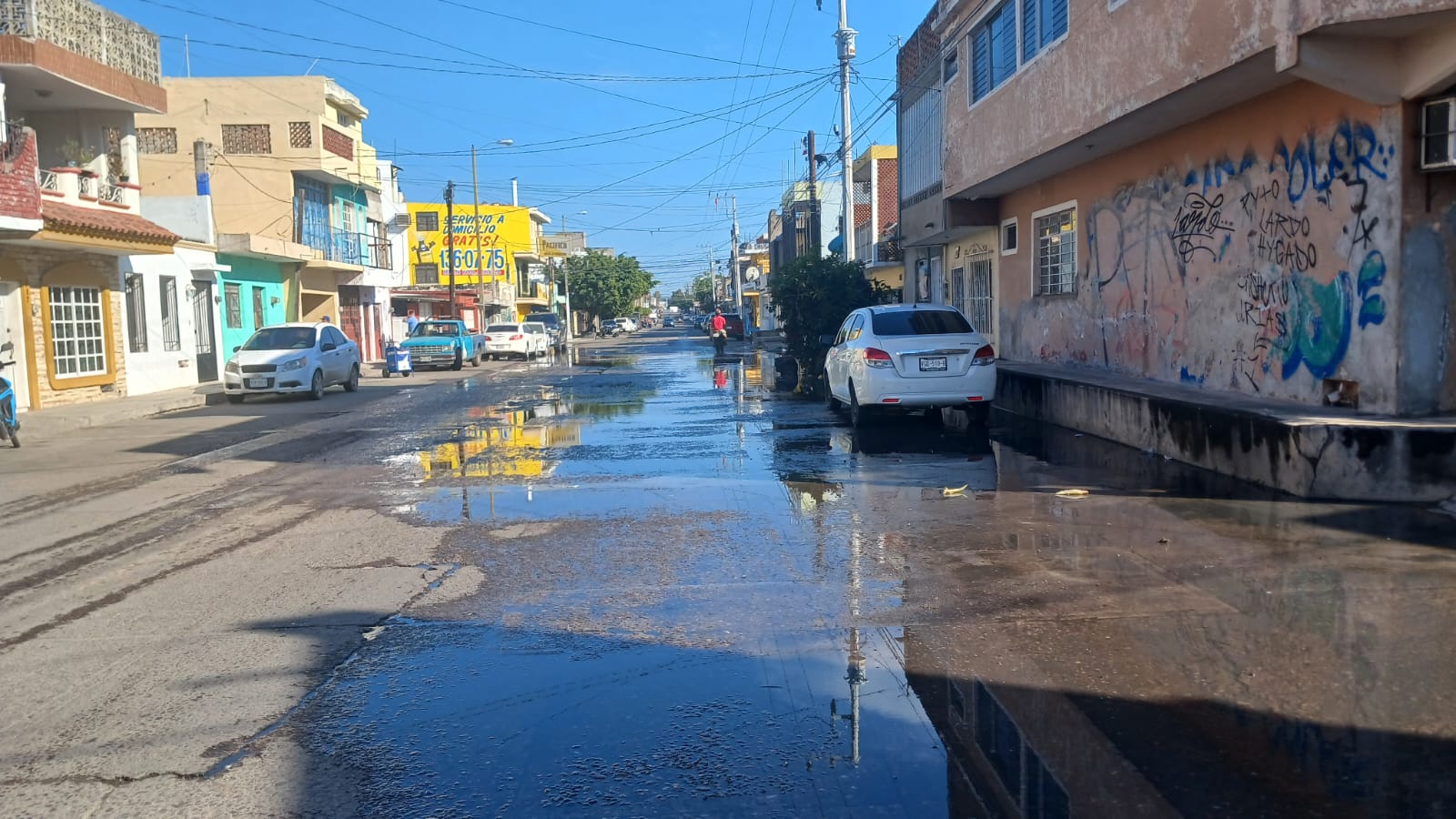 Otra vez se desborda drenaje en la Montuosa; vecinos piden a Jumapam que lo arreglen