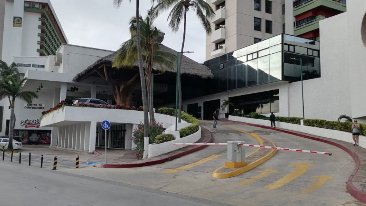 Llegan empresarios a desayunar con AMLO