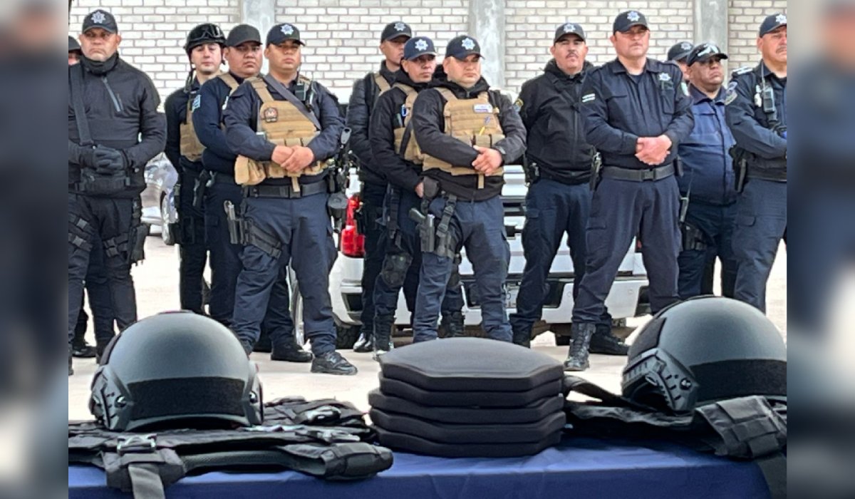 ¡Bien equipados! Entregan cascos y chalecos balísticos a Policías de Guasave
