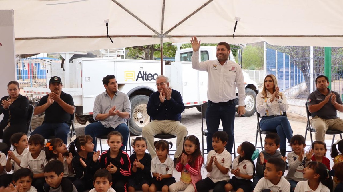 Rocha Moya y López Elenes entregan calles y alumbrado público en Soyatita, Badiraguato
