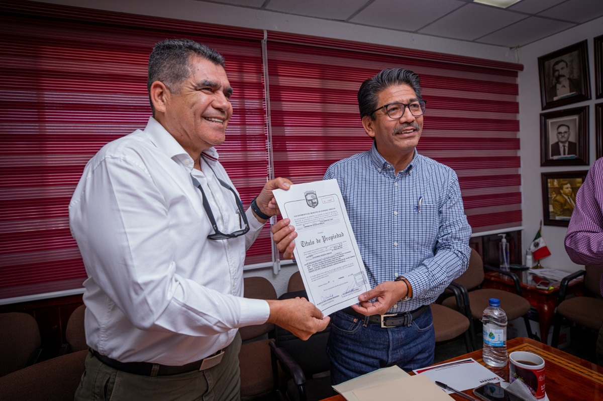 ¡Ya tienen título de propiedad! Formaliza Ayuntamiento de Guasave entrega de terreno al Hospital General