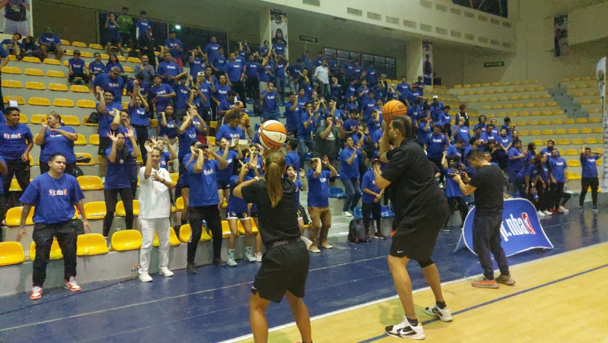 Horacio Llamas encabeza los entrenamientos de la Jr. NBA Academy en la UAS