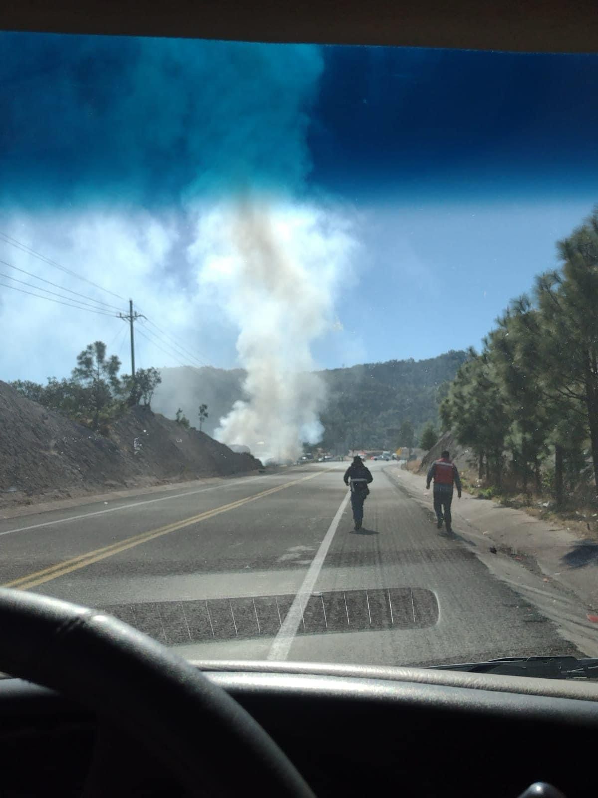 Explota pipa con combustible en la autopista Mazatlán- Durango