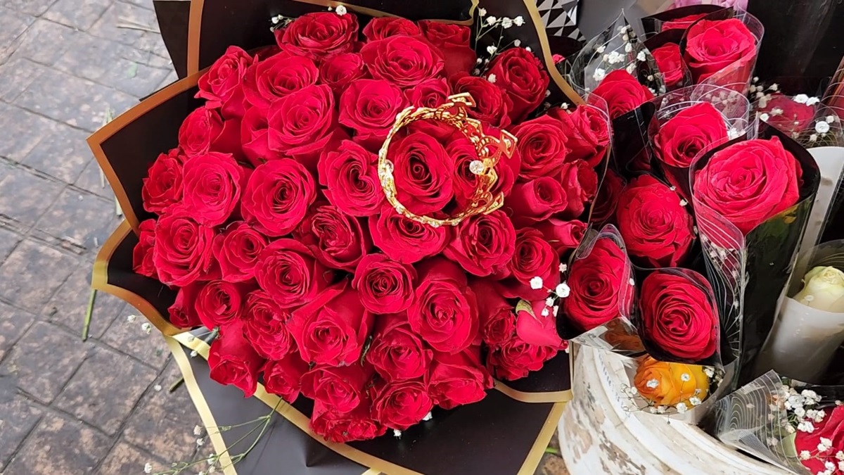 Compran ramos ‘buchones’ de más de 7 mil pesos para regalar este San Valentín: Floristas de Culiacán