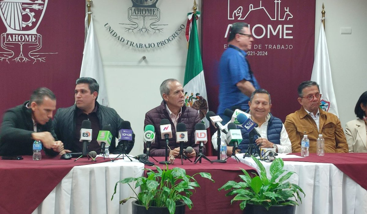 ‘Tranquilos, aun no me voy’, dice Vargas Landeros tras convocar a conferencia de prensa