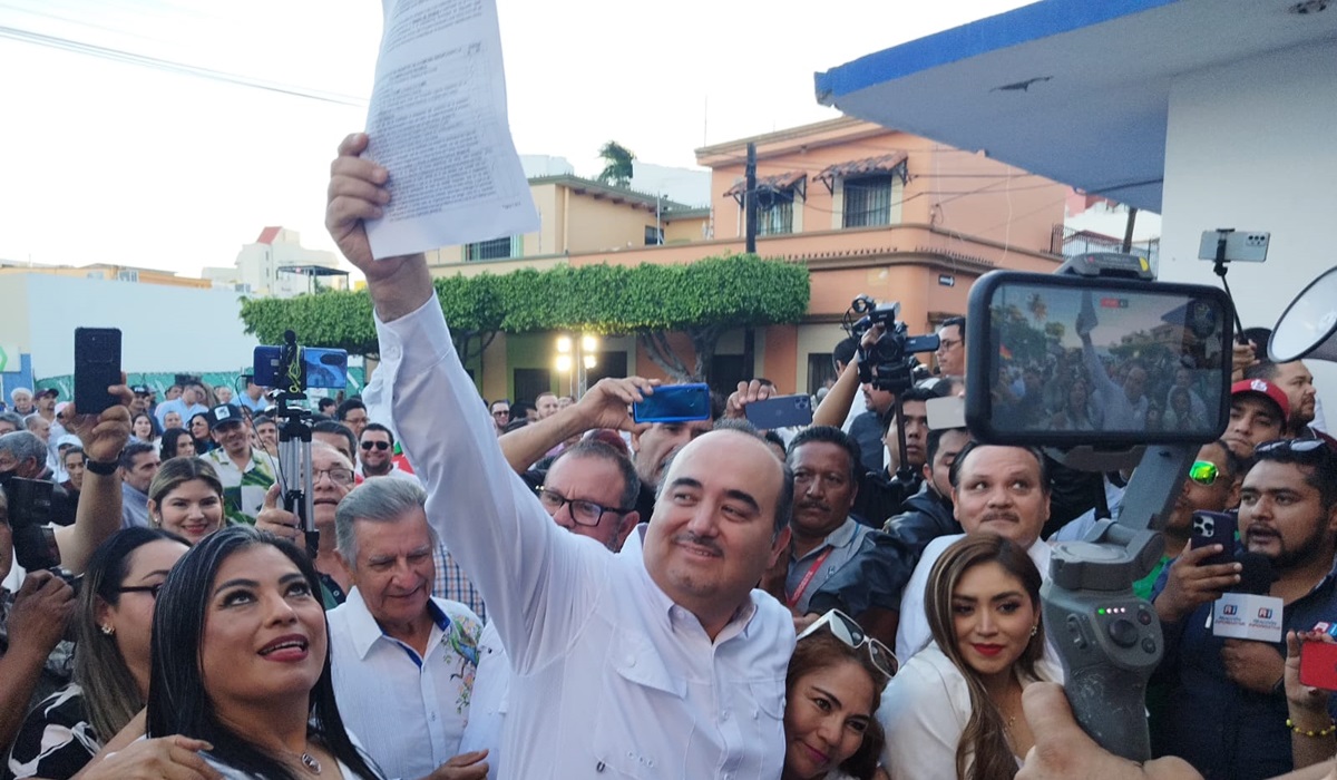 Guillermo Romero se registra en el PAN como precandidato a la alcaldía de Mazatlán