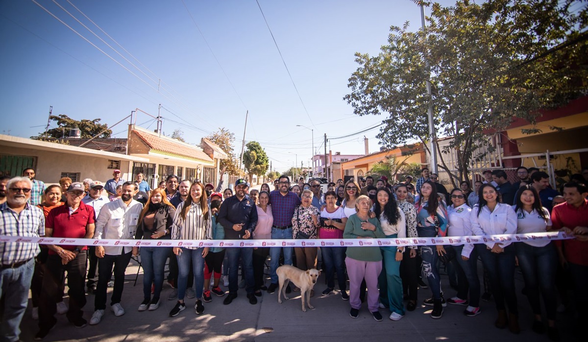 Gámez Mendívil da banderazo para pavimentación de calle en La Conquista y entrega obra en Aguaruto