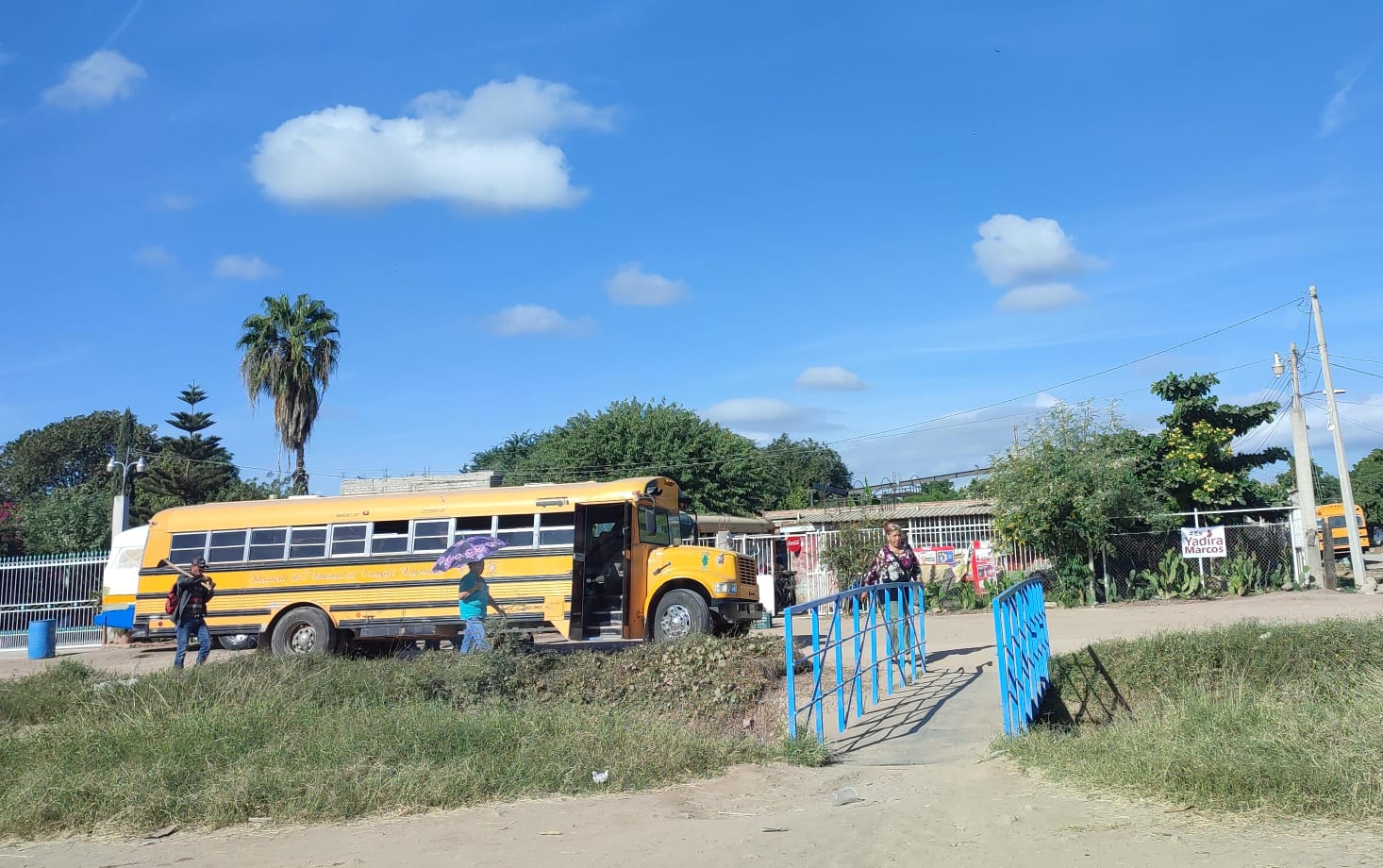 ¡De 5 de la mañana a 9 de la noche! Sospechan que de Guasave a Culiacán llevan jornaleros al campo