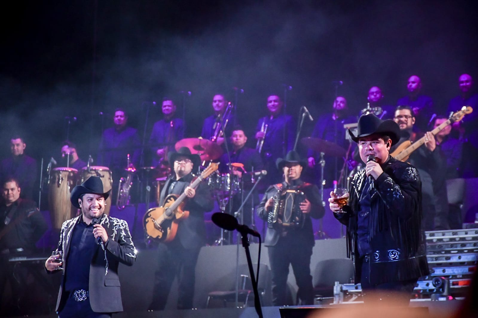 Desde Mazatlán para todo México, Julión Álvarez y Alfredo Olivas inician gira ‘Prófugos del Anexo’
