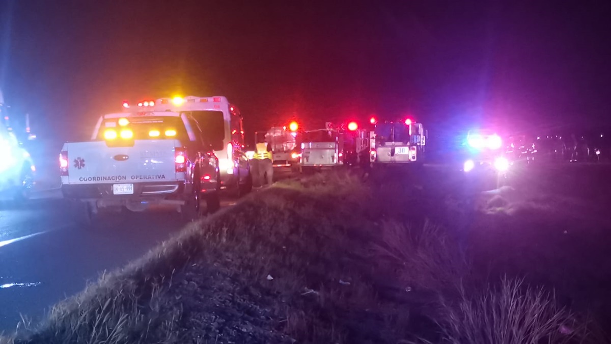 Se registra fuga en pipa de amoniaco sobre la México 15, en Juan José Ríos
