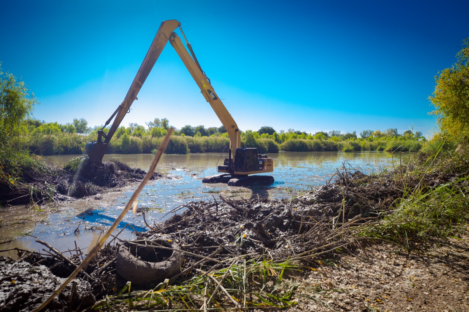 ¡Para que esté bonito en Semana Santa! Limpian 1.4 kilómetros del río Sinaloa en Guasave