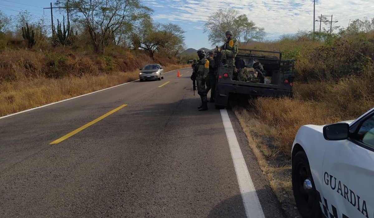Localizan cuerpo embolsado en la carretera libre Mazatlán-Culiacán