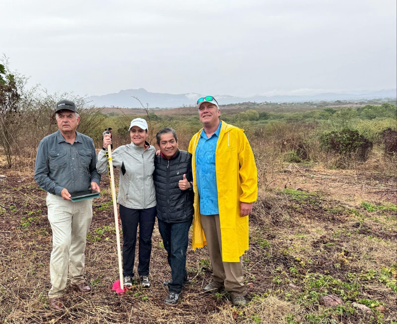 Llega a Mazatlán Lorena Ochoa, le toca visita lluviosa