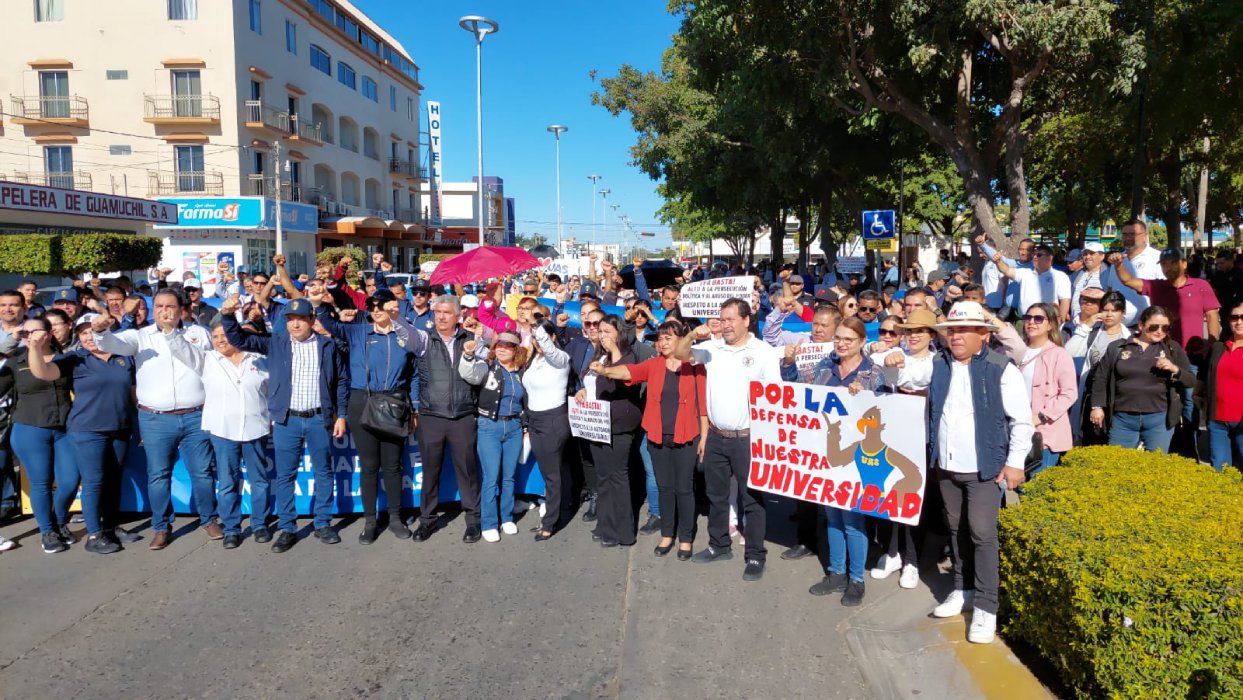Realiza UAS manifestación pacífica en el centro de Guamúchil; una vez más, piden un alto a la persecución política