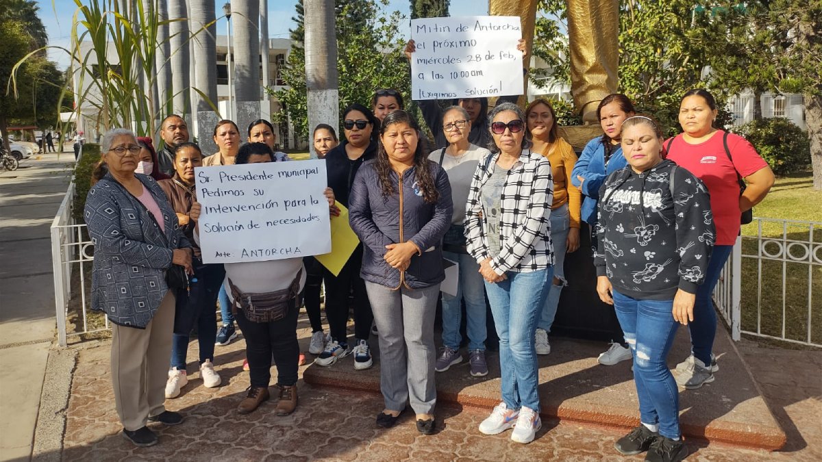 Se manifiestan antorchistas en el Ayuntamiento de Ahome; exigen atención a sus peticiones