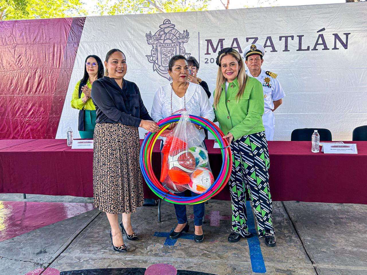 Juegos nuevos y una barda necesita el kínder Rosaura Zapata de la Villa Galaxia en Mazatlán