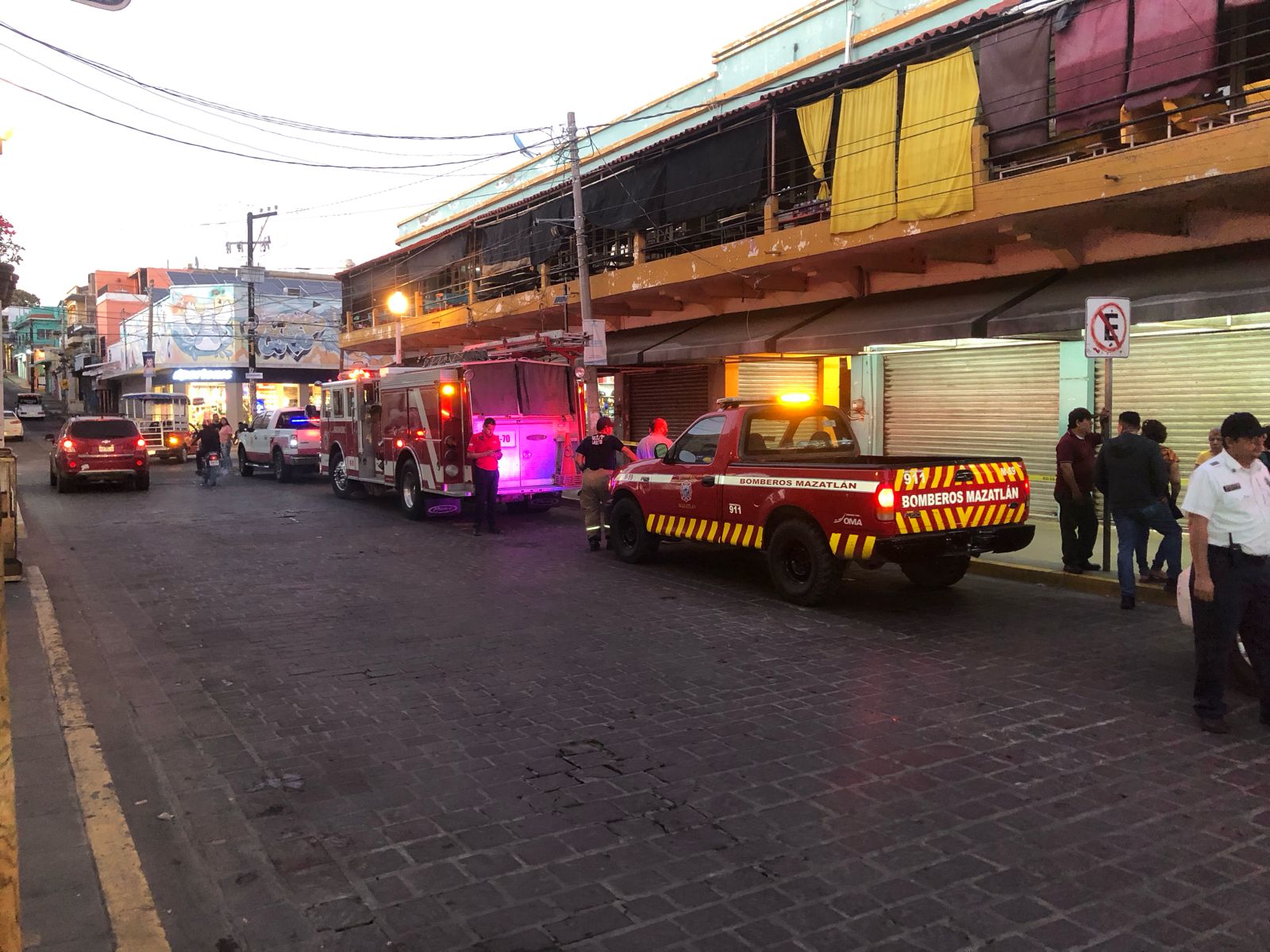 Revisan instalaciones eléctricas y tanques estacionarios en el mercado Pino Suárez de Mazatlán