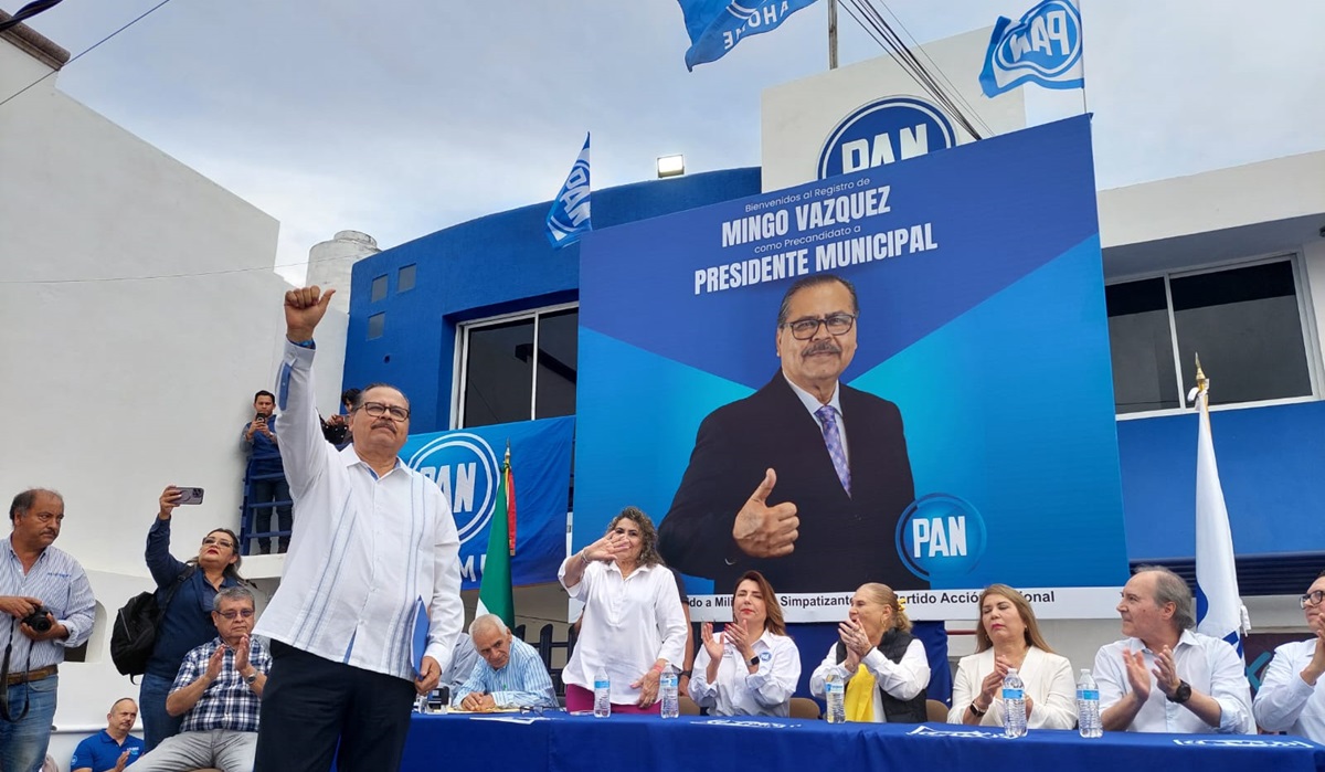 “Vamos juntos los 4 partidos”, asegura Mingo Vázquez en su registro como candidato a la alcaldía en el PAN