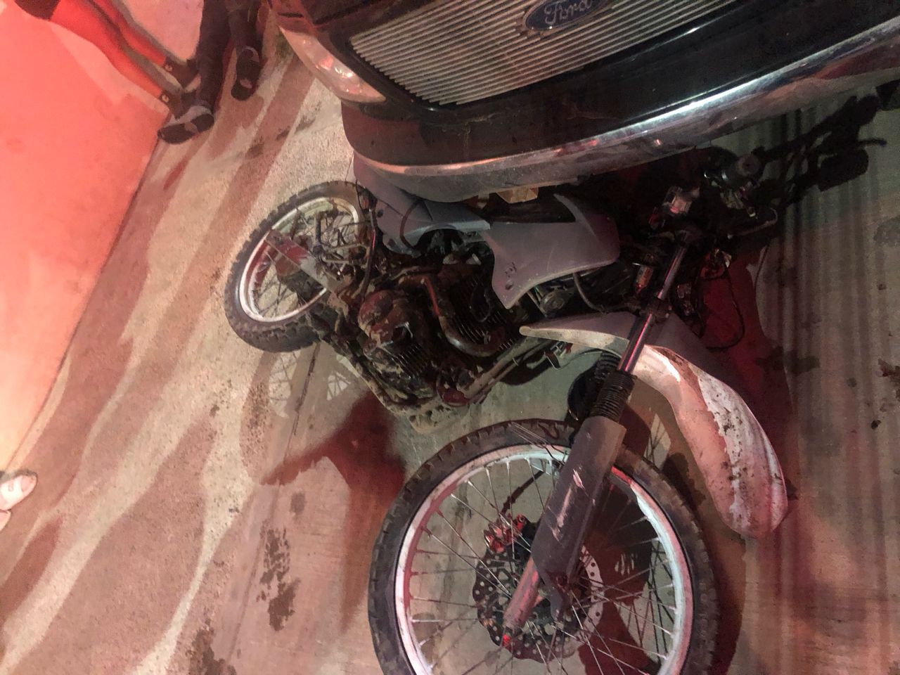 Joven motociclista resulta gravemente herido al chocar contra un automóvil en Mazatlán