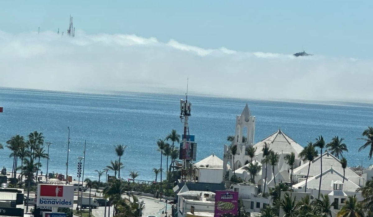 Desaparecen las tres islas y hasta el faro este martes en Mazatlán